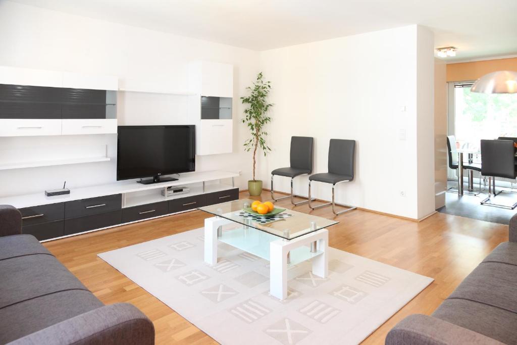 3 Rooms Sunny Apartments-Schoenbrunn, 100M2 With Balcony Viena Habitación foto