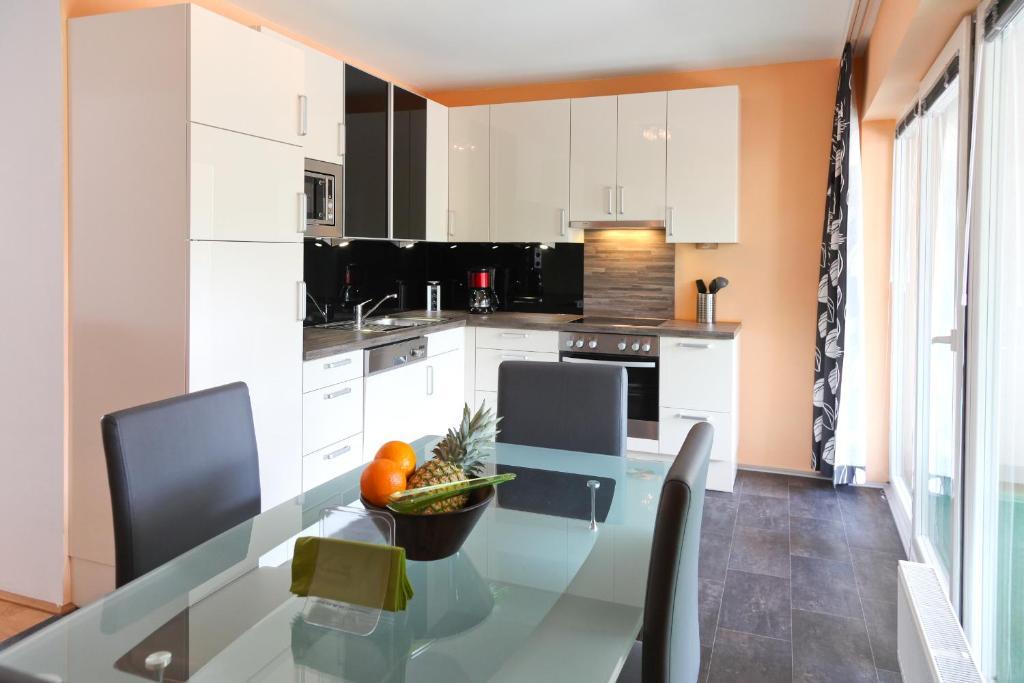 3 Rooms Sunny Apartments-Schoenbrunn, 100M2 With Balcony Viena Habitación foto