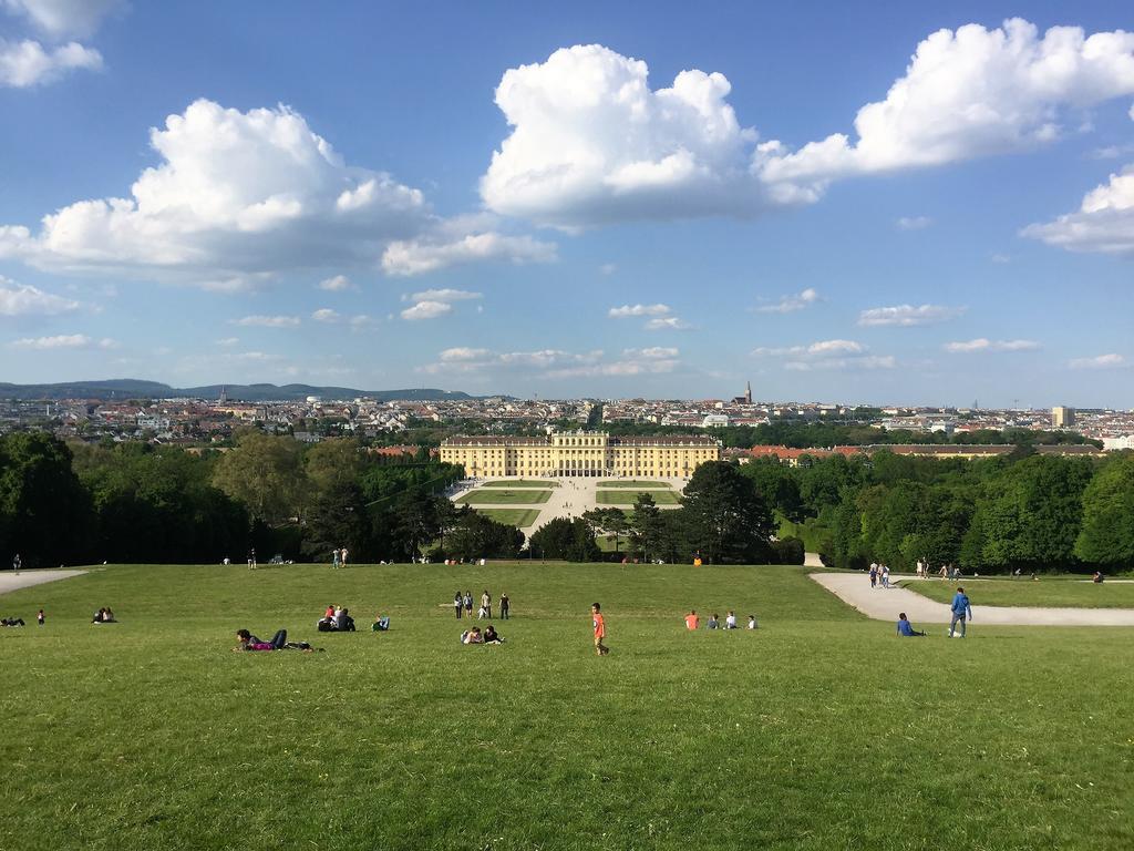 3 Rooms Sunny Apartments-Schoenbrunn, 100M2 With Balcony Viena Exterior foto